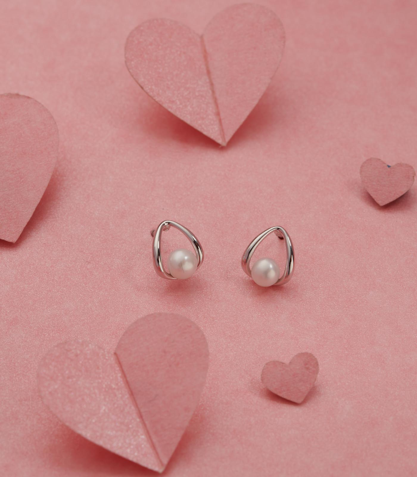 Pearl In A Drop Ear RIngs (Silver)