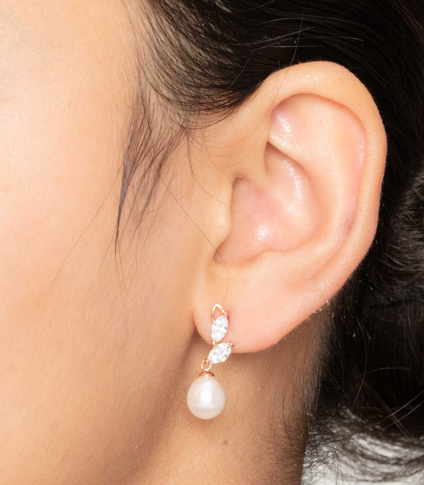 Dangling Pearl Ear Rings (Silver)